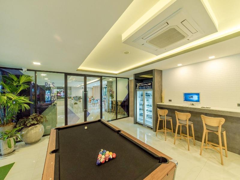 PAUSE AND PLAY HOTEL