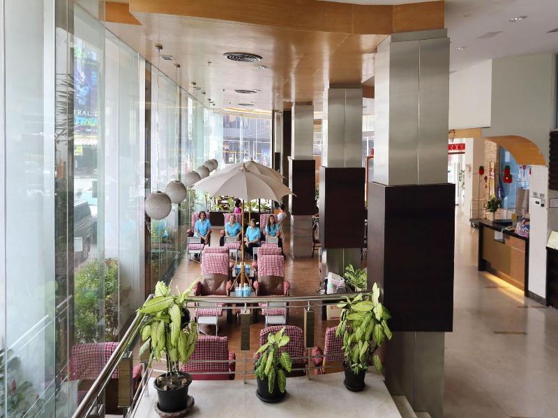 Golden Crown Grand Hotel