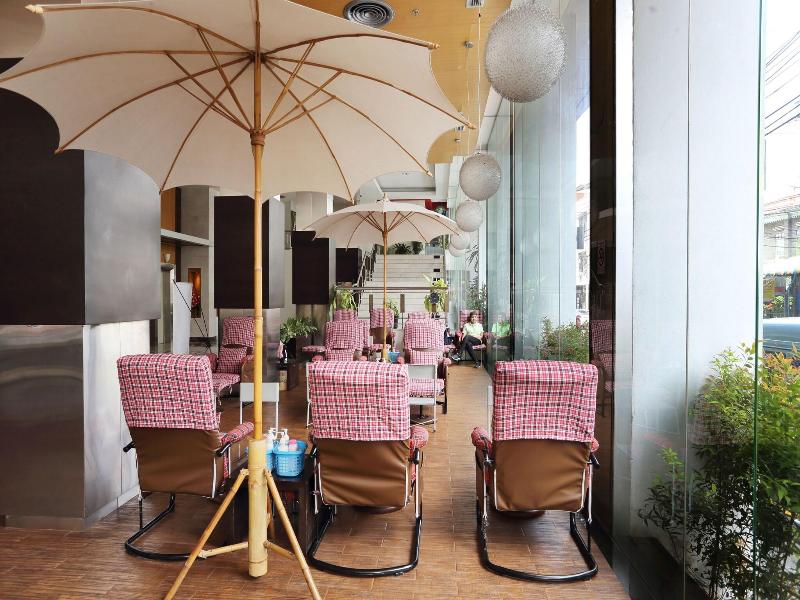 Golden Crown Grand Hotel
