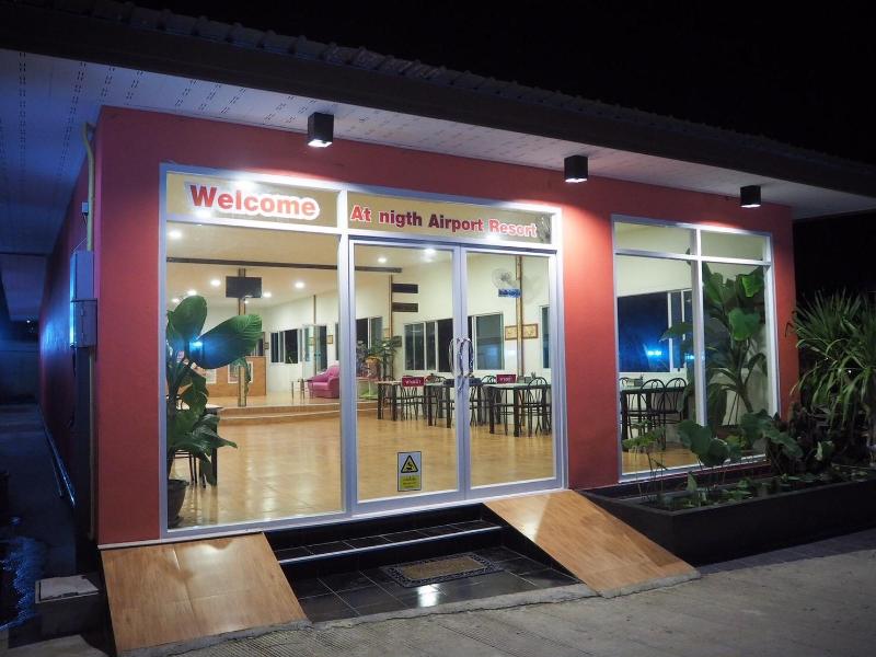 AT NIGHT AIRPORT RESORT — photo 5