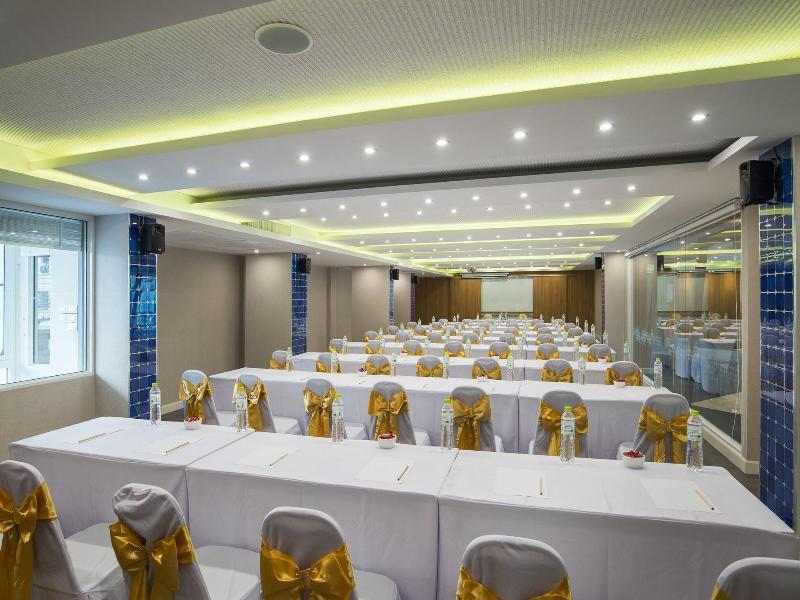 Zircon Hotel image