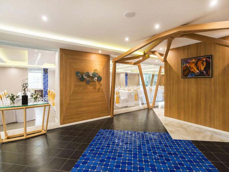 Zircon Hotel image