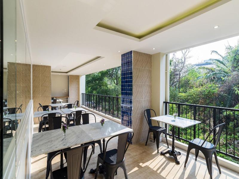Zircon Hotel image