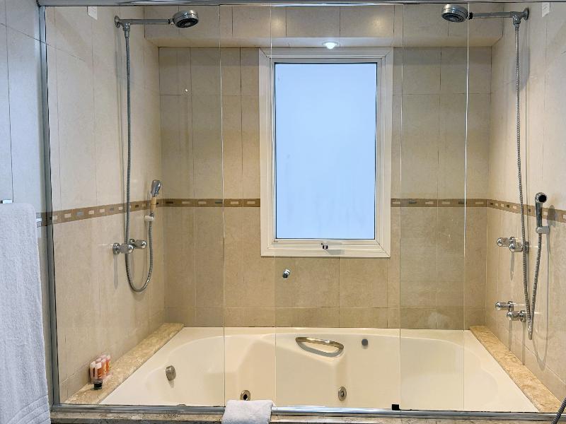 Le Village Flats e Hotel image