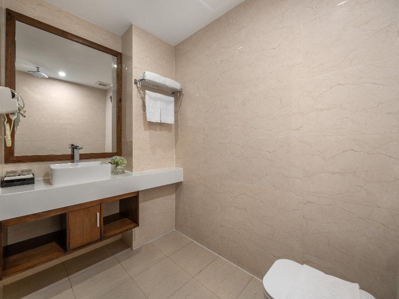 Yarra Ocean Suites Danang image