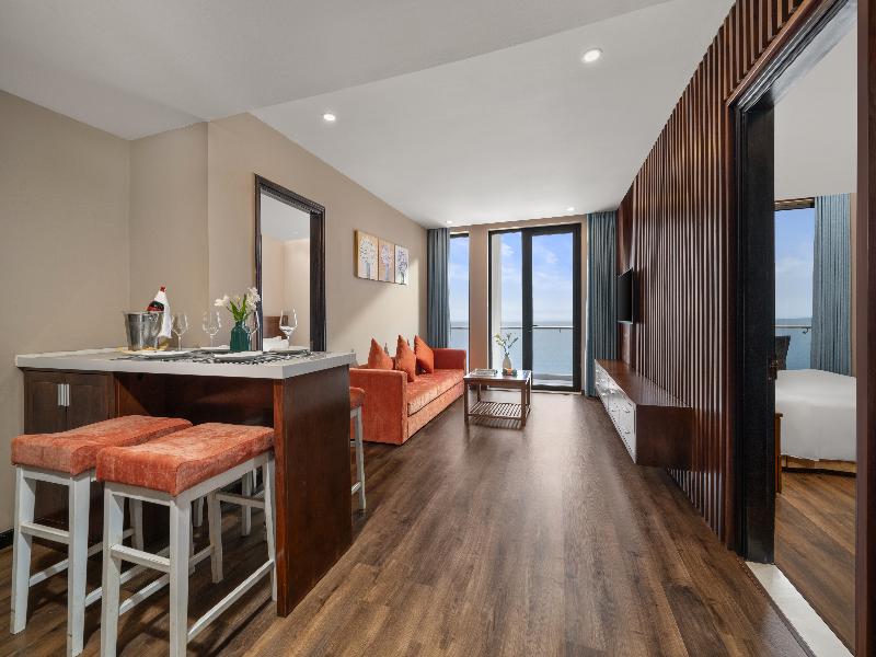 Yarra Ocean Suites Danang image