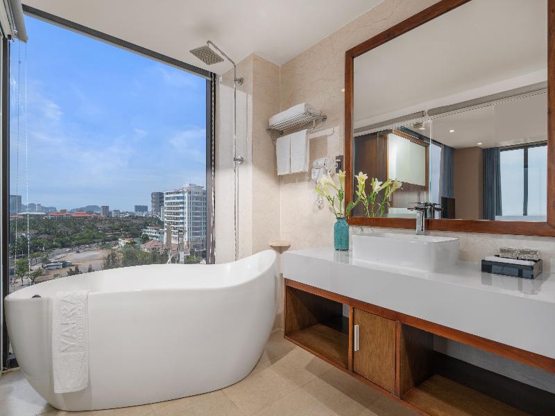 Yarra Ocean Suites Danang image