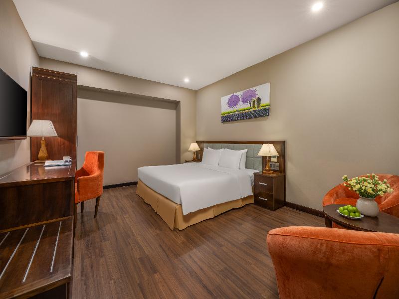 Yarra Ocean Suites Danang image