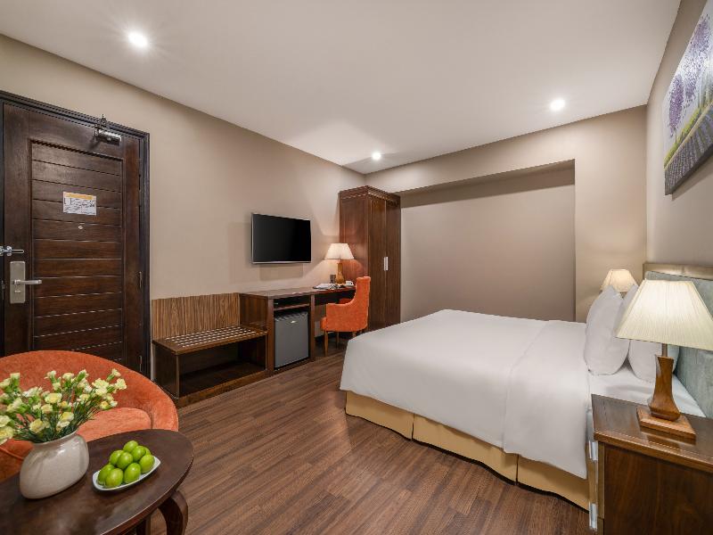 Yarra Ocean Suites Danang image