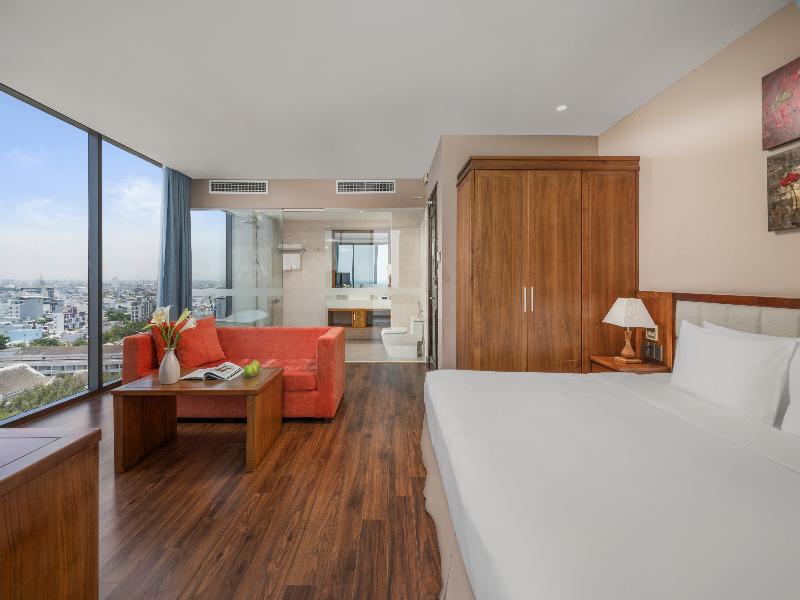 Yarra Ocean Suites Danang image