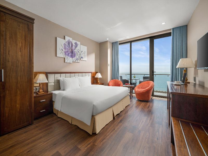 Yarra Ocean Suites Danang image