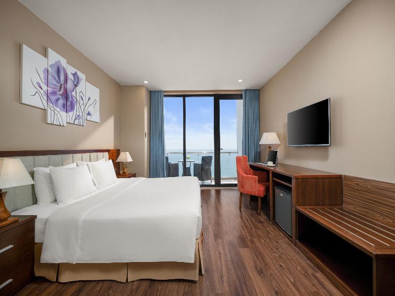 Yarra Ocean Suites Danang image