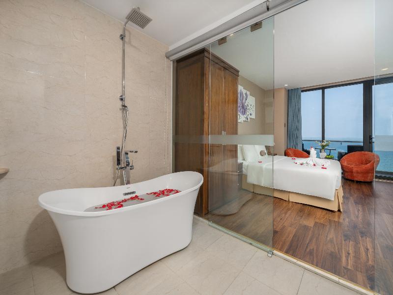 Yarra Ocean Suites Danang image
