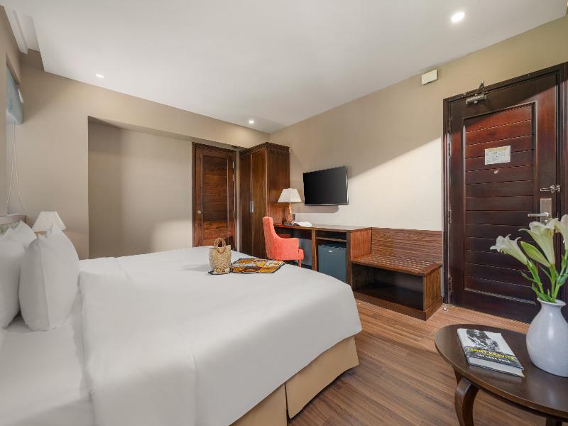 Yarra Ocean Suites Danang image