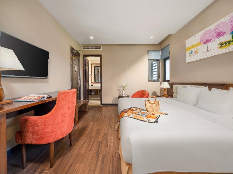 Yarra Ocean Suites Danang image