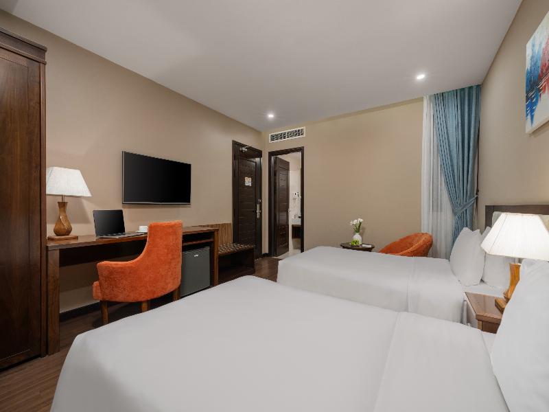 Yarra Ocean Suites Danang image