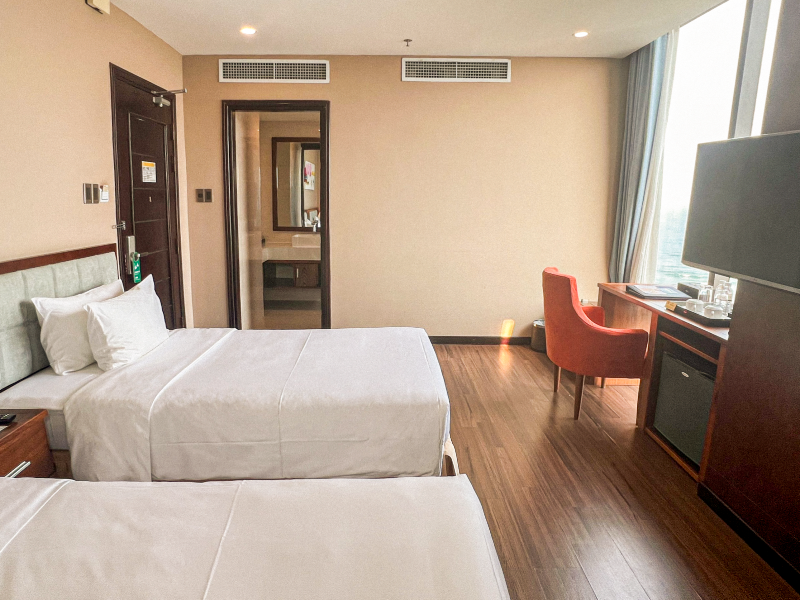 Yarra Ocean Suites Danang image