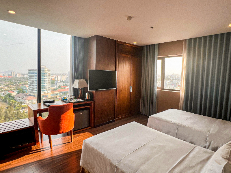 Yarra Ocean Suites Danang image