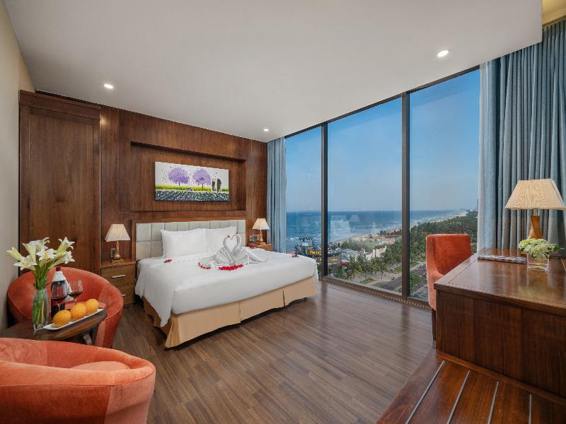 Yarra Ocean Suites Danang image