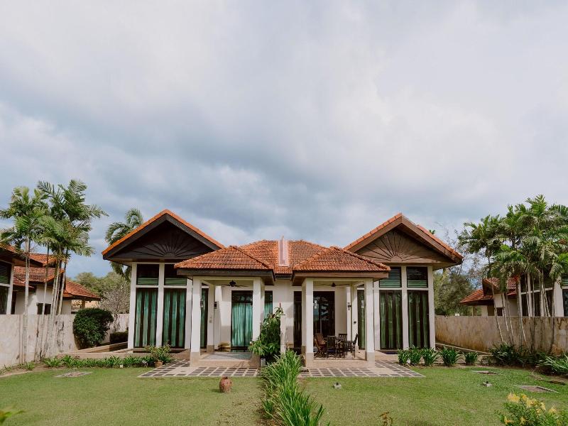 Borneo Beach Villas image