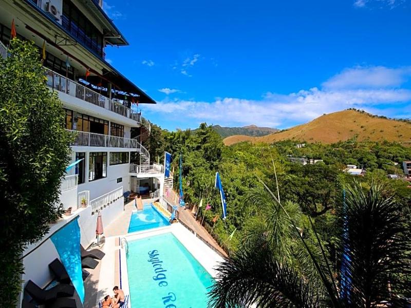 Skylodge Resort