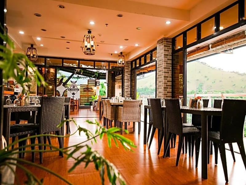 Skylodge Resort