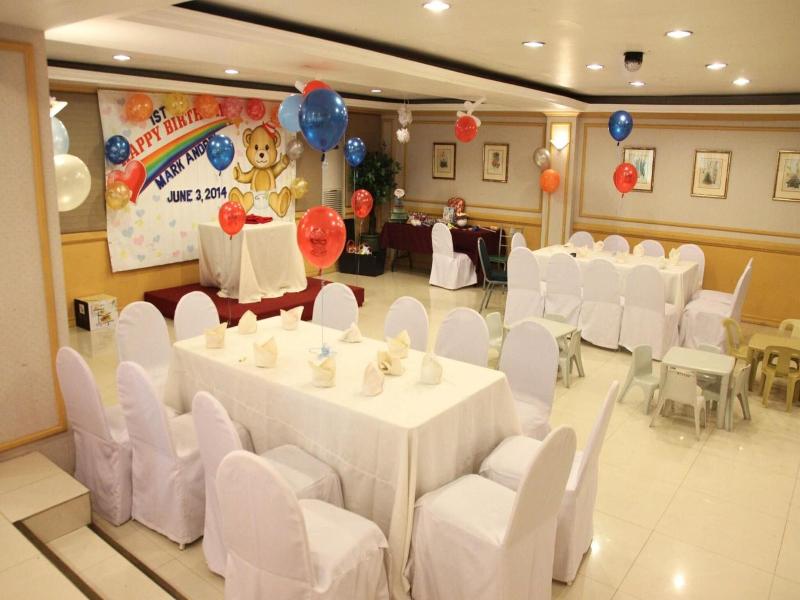 De Luxe Hotel image