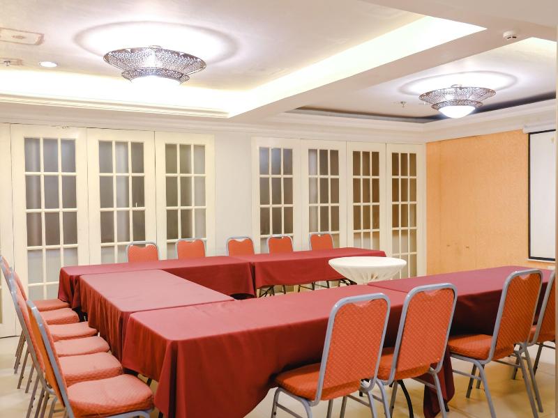 De Luxe Hotel image