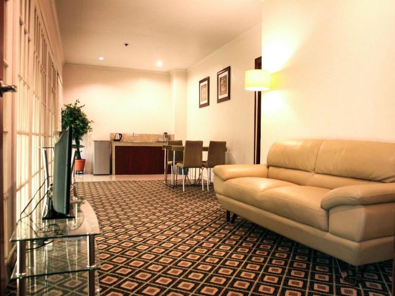 De Luxe Hotel image