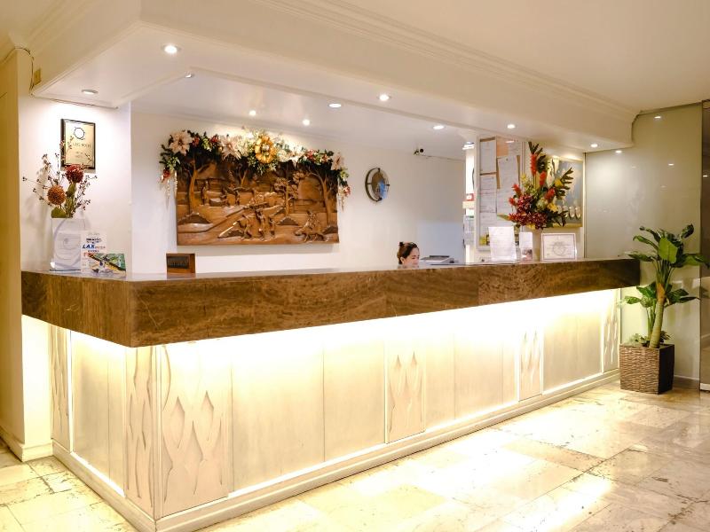 De Luxe Hotel image