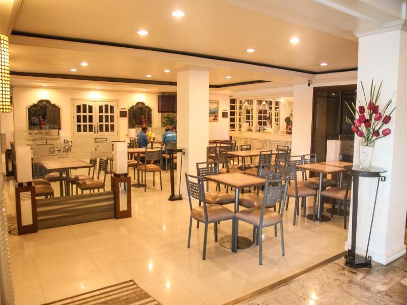 De Luxe Hotel image
