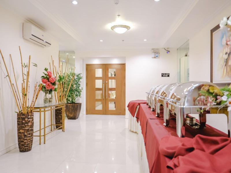 De Luxe Hotel image