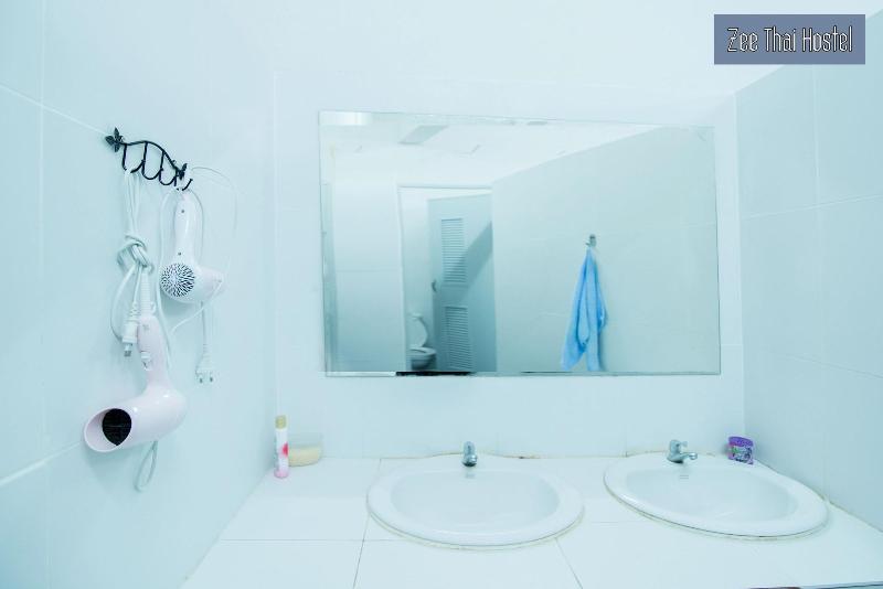 Zee Thai Hostel image