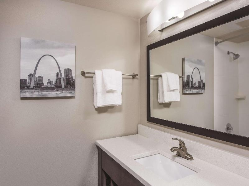 La Quinta Inn Suites Festus St Louis South image