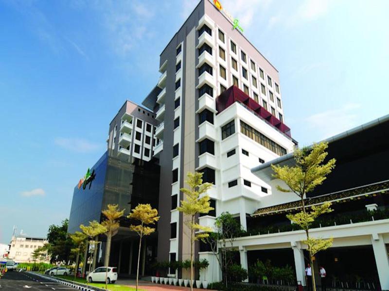 Kings Green Hotel image
