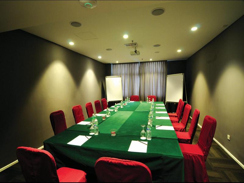 Kings Green Hotel image