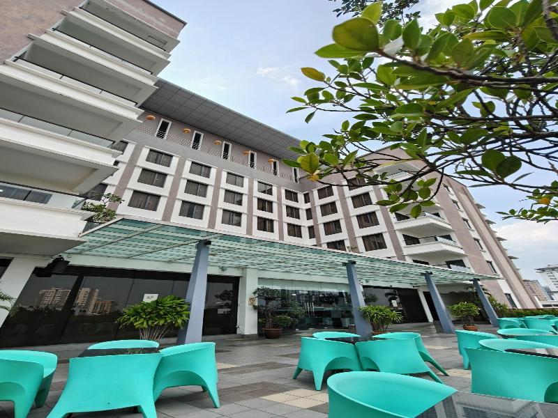 Kings Green Hotel image