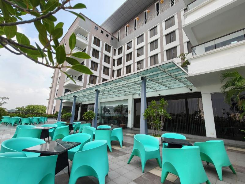Kings Green Hotel image