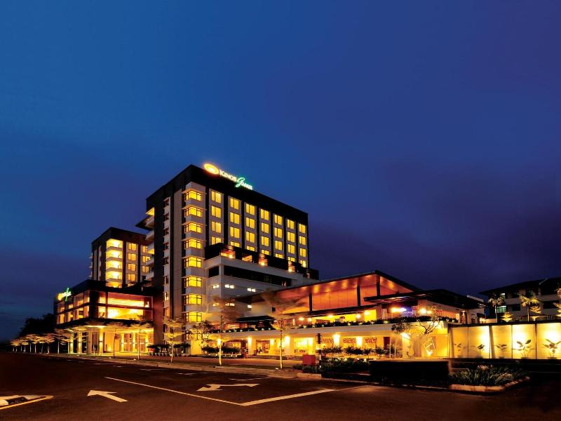 Kings Green Hotel image