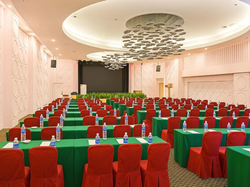 Kings Green Hotel image