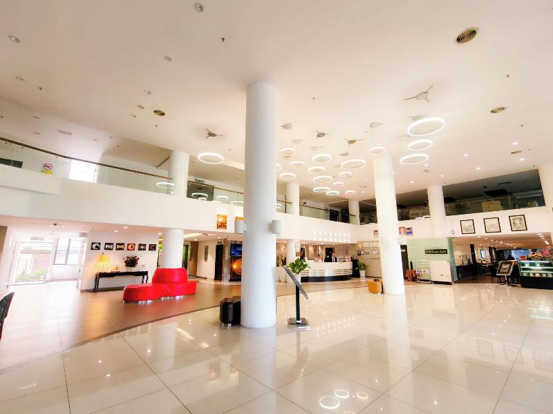 Kings Green Hotel image