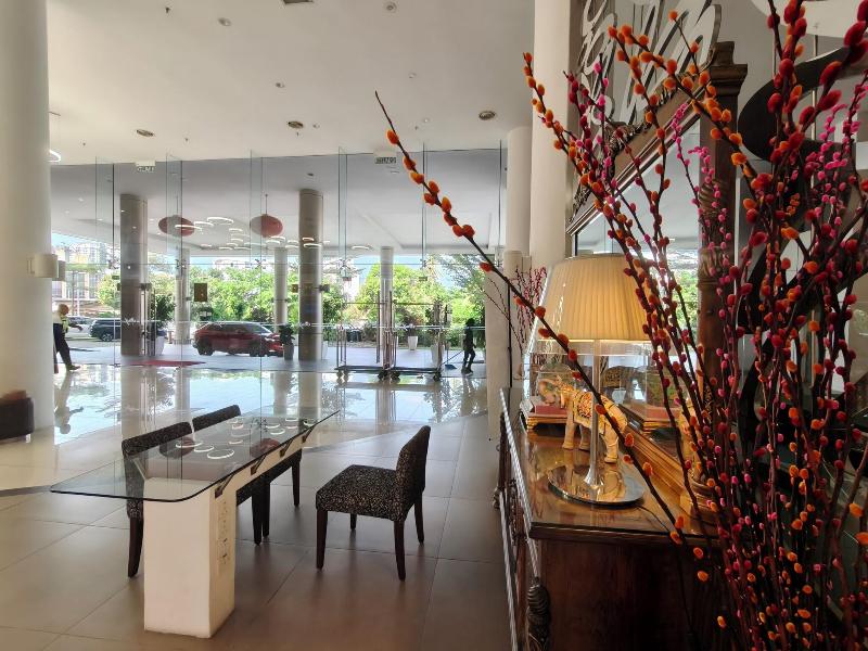 Kings Green Hotel image