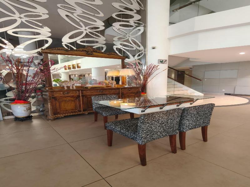 Kings Green Hotel image