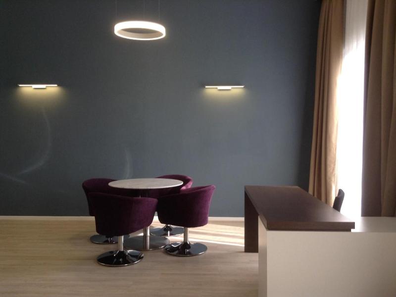 Kings Green Hotel image