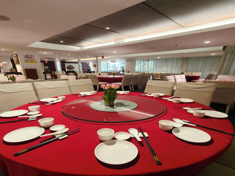 Kings Green Hotel image