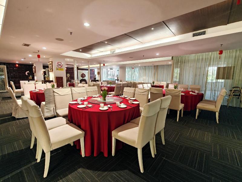 Kings Green Hotel image