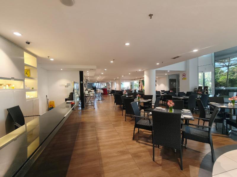 Kings Green Hotel image