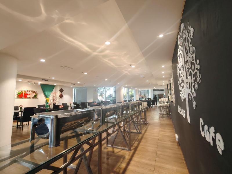 Kings Green Hotel image