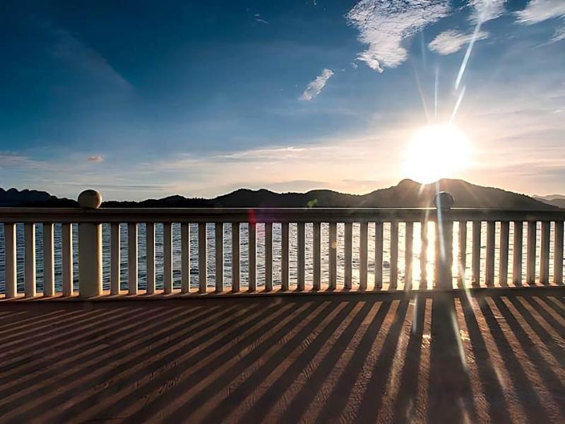 One Averee Bay Hotel image