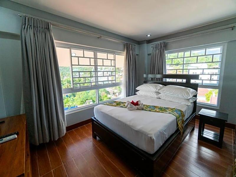 One Averee Bay Hotel image